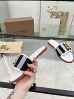 冲量价: 真皮底+40新款巴宝莉拖鞋，原版格子布简单舒适随性，35-43码