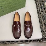 gucc*马衔扣真皮底乐福鞋｜选用进口牛皮制作｜水染牛皮内里、垫脚｜真皮大底真皮沿条｜品牌典藏的别致材质｜马衔扣细节是G家传统元素｜鞋型瘦长且鞋头修长｜纯手工制