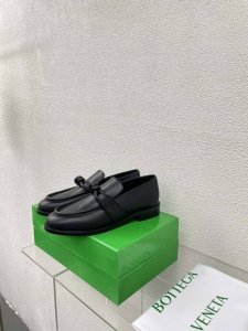 bottega Venet* 皮质编扣 女士Astaire乐福鞋 原版一比一做法 一致五金 黑色 当今流行的又一趋势 天花板啦 3色百搭 精致平底 包裹面料 同