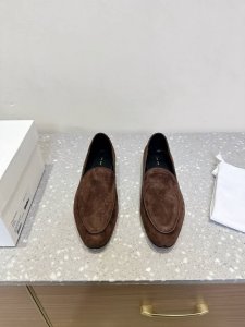 The Row 小众潮牌 25Ss春夏新品 复古 流苏平底 乐福鞋 单鞋 此款奶奶鞋有种慵懒随性的感觉，很随意的时髦，好穿不磨脚，延续了一贯的极简风格，无内衬结