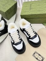 GUCCI 冬季羊毛款，双G毛毛保暖休闲鞋 小脏鞋 饼干鞋 工厂独家首发 鞋面采用原版材料，全羊毛垫脚，超柔软舒适让行走更加便捷舒适！ 独家新款惊世之作 内里进