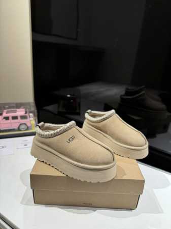 UGG 2024new arrival～ ugg 秋冬厚底民族风拖鞋新色 说到UGG大家都会想起就死皮毛一体经典款一定不陌生，但是UGG其它新潮热款可能姐妹们 - 点击图像关闭