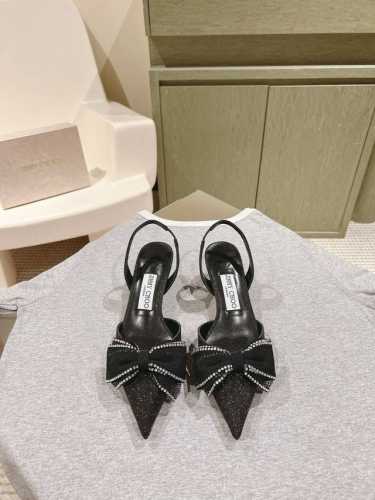烫钻花朵拖鞋 Jimmy Choo 小羊皮超赞周仰杰夏季爆款 重逢惊艳 优雅邂逅 碰撞之美 时尚国外博主同款街拍推荐 造型大胆别致满分街拍小羊皮鞋面 搭配真皮花