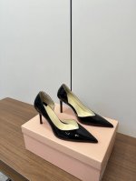 ChristianLouboutin路铂廷 CL红底鞋‖ 手工制作，精致工艺收藏级作品非常精致 太美了太美了太美了 细高跟时装凉鞋 根本抵抗不了 性感女神 释放