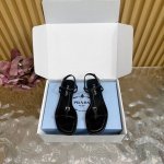 高版本 Prada 新品 专柜新款夹脚三角标凉鞋 单鞋 系列上新 配飞机盒350 鞋面：牛皮 内里：特定混种羊皮内里 大底：原版真皮底 鞋码: 35-41 40