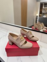 出厂价pp： 代购级别Valentino华伦天奴 2025早春走秀新款-流苏款单鞋和拖鞋，原版1:1复刻，全部选用上乘牛皮材质，触感柔软，鞋面以最新流苏的形式呈