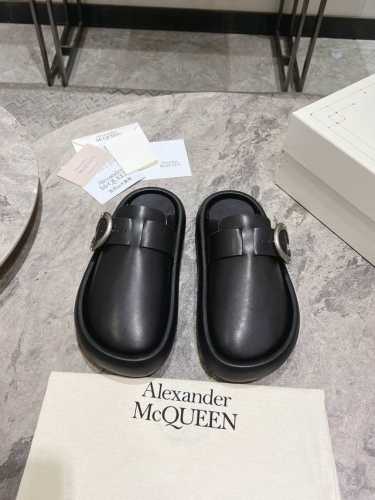 冲量价: P3902025春新品Arc厚底麂皮拖鞋男女情侣款Aiexandermcqueen已认证。 最新同步专柜新版T台走秀款 ，原版开模1:1复刻， 面料釆