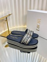迪奥 Dior 2025 春夏新款 Ivieta Dway 果冻色平底一字拖拼色女鞋 Cd字母Logo立体刺绣厚底圆头露趾拖鞋 原版开发市面顶级版本 材质:鞋面