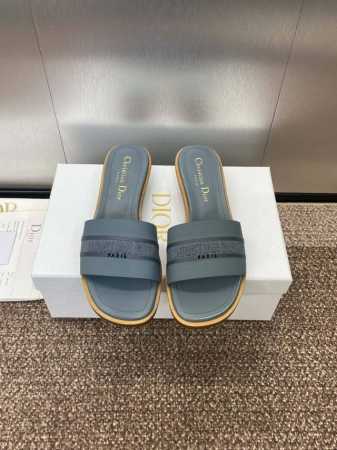 工厂价 迪奥 Dior 2025 春夏新款 DWAY 平底一字拖拼色女鞋 CD字母logo立体刺绣圆柱跟凉鞋 方头粗跟果冻色露趾拖鞋 原版开发市面顶级版本材质: - 点击图像关闭