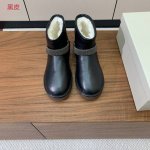 Brunell* Cucinell* 雪地靴。鞋面采用进口牛绒，牛皮。羊毛内里，上脚超舒适。 码数：35-41 40、41定制不退换 批：
