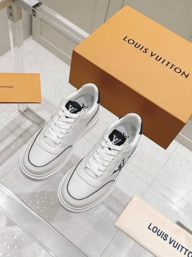 原版开发 顶级版本 男款 lv 路易威登 L家驴牌 最新Classic系列 厚底 休闲 运动鞋 原版购入开发 做货 这款Classic 运动鞋于 2025 秋冬