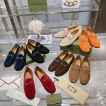 1819-10卡其羊猄￥ P340 35-41 41定Gucci Jordaan系列是品牌新款马衔扣乐福鞋，鞋型修长，装饰马衔扣。 卡其色皮革 马衔扣细节 造型