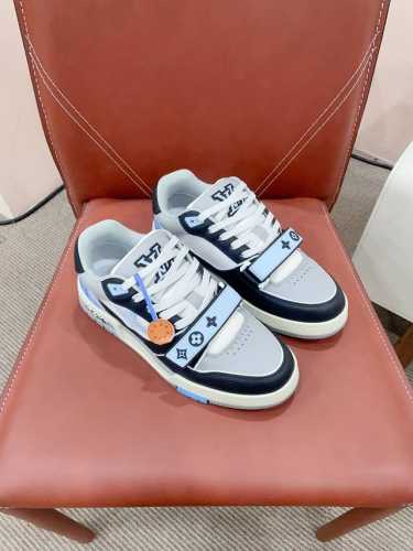 冲量价: 已认证 路易威LVTRAINE 运动鞋 Virgil Abloh 马卡龙系列从复古篮球鞋汲取灵感，打造备受青睐的LVTraine 运动鞋。此款鞋履为粒