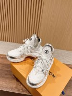 橙子出厂价p louis Vuitton 路易威登 Lv新配色 休闲老爹鞋 弓形运动鞋 不断的新品系列加入了更多配色细节 少女心爆棚 尽显青春活力 日常穿搭超级