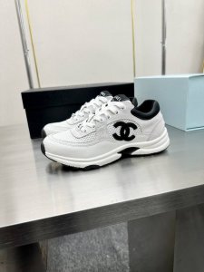橙子出厂价p chanel 香奈儿经典款 网面透气小白鞋 休闲运动鞋 各大博主社交日推款 这季新款简直闭眼入 上脚狂好看 率性的休闲运动风 演绎香奈儿的时髦女性