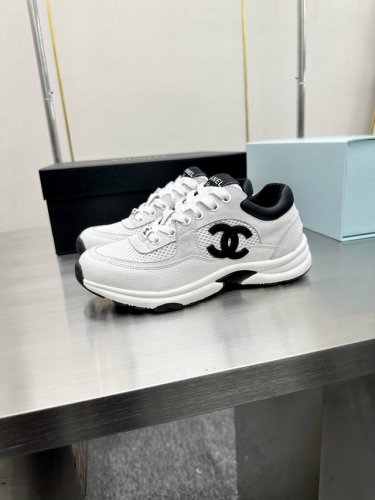 橙子出厂价p chanel 香奈儿经典款 网面透气小白鞋 休闲运动鞋 各大博主社交日推款 这季新款简直闭眼入 上脚狂好看 率性的休闲运动风 演绎香奈儿的时髦女性