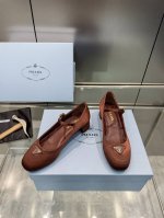 出厂价pp prada 普拉达Ss春夏新品 闪亮登场 玛丽珍凉鞋，小红书各大博主推荐，妥妥的学院风通勤1-1开发 面料 ：漆皮 绒面 羊皮内里 跟高:4Cm 码