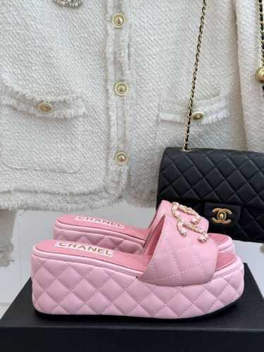 厂价 Chane*｜小香25C春夏新品 菱格厚底松糕链条双C拖鞋 夏天一定要入的凉拖系列 可文艺可时髦 穿搭率实在太高了 厚底在拉长腿方面真的Yyds 百搭舒适