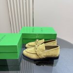 纯色 做旧擦色工艺 BOTTEGA VENET*女士Astaire乐福单鞋原版一比一做法 一致结绳皮扣卡其色 当今流行的又一趋势 天花板啦最全色百搭 精致平底