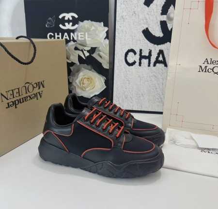 工厂价： 飞机盒alexander Mcqueen 顶级版弯底拼色 面料：哑对光版丝牛绸皮 材料全是意大进利口 Logo：都是压印logo，凹凸感高级定制版 内 - 点击图像关闭