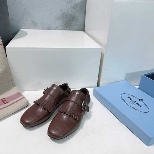 高品质出厂单鞋 ！Prada 普拉达 25春夏走秀新款布洛克雕花流苏复古乐福鞋单鞋拖鞋系列这款鞋履着意呈现经典与复古格调，兼具阳刚气质与柔美风情，形成二元对比，