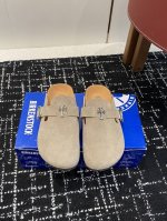 代购级 birkenstock 克罗心 25Ss 新款 勃肯 情侣款 包头拖 这两个品牌刚出联名我就心动了 代购找很久才买到货 真的一鞋难求 真的超级好看 姐妹
