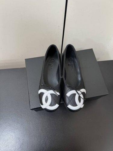 Chanel香奈儿25p新品蝴蝶结芭蕾舞娃娃鞋 小香原版1:1复刻 经典中的经典 无论搭配裤装还是裙装都是完美 小圆头的设计很好的修饰脚型 小仙女们必备 鞋面采