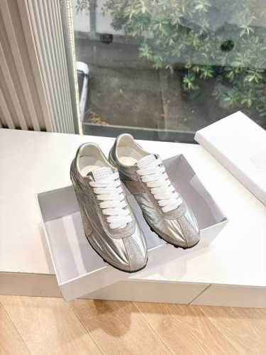 出厂 顶级版本 Maisonmargiela Mm6德训休闲鞋鬼才设计师品牌，一个轻奢品牌上脚很百搭哦，也很随脚舒适，这一款德国训练鞋延续了经典的T形真皮拼接设