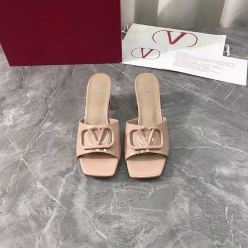 工厂p价p 顶级高端版本 代购品质 原版开发 Valentino 华伦天奴Ss经典爆款夏季方头粗跟凉拖鞋。V家新款全真皮金属金色大V扣子装饰抢手大爆款，Ins&