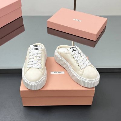 主推款 2025Ss Miumiu缪缪 厚底 松松底半拖，帆布鞋 国内外博主刷爆的一款，小红书种草系列，百搭时髦上脚美炸了 简约的运动板鞋设计，极具辨识度的鞋舌