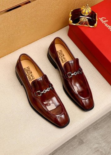 商品商标：Ferragamo 菲拉格慕 休闲皮鞋 正码码数: 38-44 45订的制 商品材料：精选 进口头层开边珠牛皮鞋面+原版五金扣，进口水染牛皮内里。强烈