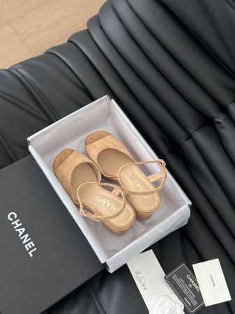 Chanel 24C经典鱼嘴防水台高跟鞋 水台高度4Cm 后跟高度12Cm 鞋面麂皮 牛皮 内里羊皮 原版大底 Size:35-39 其他码数定做 - 点击图像关闭