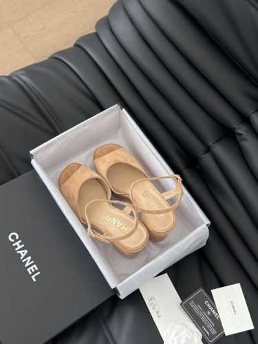 Chanel 24C经典鱼嘴防水台高跟鞋 水台高度4Cm 后跟高度12Cm 鞋面麂皮 牛皮 内里羊皮 原版大底 Size:35-39 其他码数定做