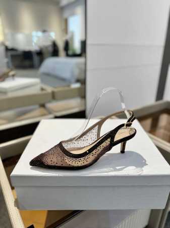 价格： Gianvito rossi 2025新款凉鞋顶级版本代购品质这双施华洛奇水钻搭配网高跟尖头后空凉鞋，水钻闪耀着奢华光芒，如同繁星点点。网面设计独具韵味 - 点击图像关闭