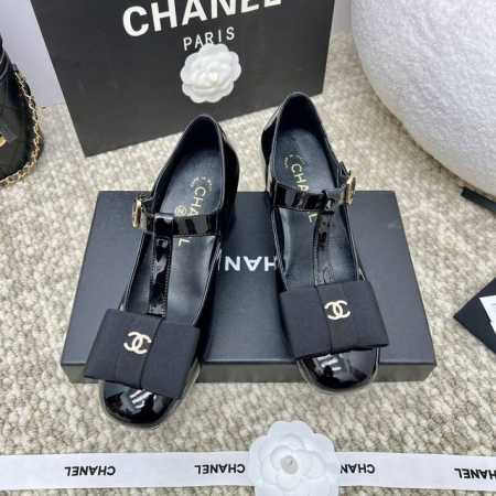 出厂390 Chane*L 25Ss 香奈儿玛丽珍 单鞋 早秋系列火爆上新，这一季香家小爆款！ 真的一眼爱了，经典拼色完美搭配！ 真的超级有个性，是这款鞋子最大 - 点击图像关闭