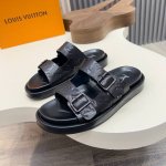 l 牌奢品男士拖鞋，1:1高端品质，纯手工制作 头层牛皮材质，休闲阳光宽松舒适型，最高版本高品质精品，百经典款，夏季必入哦！ 元 Size：39-44 45 订