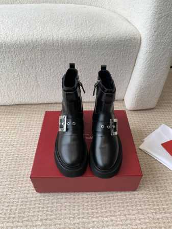 Roger Vivier 24ss 秋冬新款 铜扣牛皮 侧拉链 马丁靴 新款viv run系列方钻切尔西松糕底靴顶级上新 这款火爆时尚圈的RV钻扣靴 微博 小红 - 点击图像关闭