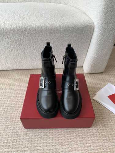 Roger Vivier 24ss 秋冬新款 铜扣牛皮 侧拉链 马丁靴 新款viv run系列方钻切尔西松糕底靴顶级上新 这款火爆时尚圈的RV钻扣靴 微博 小红
