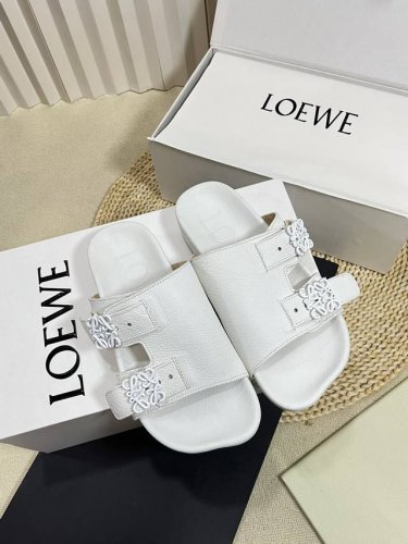 出厂 男+10 情侣款 罗意威 Loewe开春新款 凉拖鞋 Ease三连花瓣头 全皮包裹博肯鞋 羊皮材质 舒适度极高 非常具有辨识度 美貌与实用并存舒适而不单调