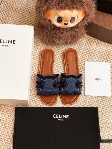 celine 25新款真皮底拖鞋整双鞋子采购Zp开发打造，全部定制材料，独家开模大底，细节全部对版出货，连包装也做到跟正品一样。码数:35-40，出厂价Pp