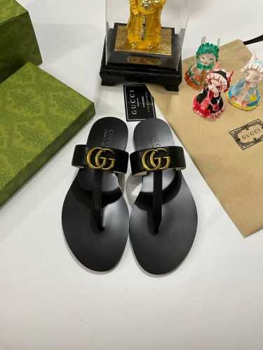 P180Gucci古奇平底女拖鞋，市场顶级版本，官网同步上脚超美，鞋面采用进口小牛皮进口羊皮内里，古奇专柜原版1:1精心制作、超级好看！上脚非常轻松舒服。专柜原