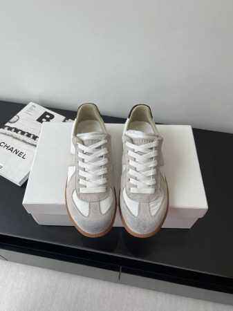 maisonmargiela Mm6 马吉拉 经典德训鞋 休闲运动鞋 情侣款 鬼才设计师品牌一个轻奢品牌 这一款德国训练鞋延续了经典的T形真皮拼接设计 经过设计 - 点击图像关闭
