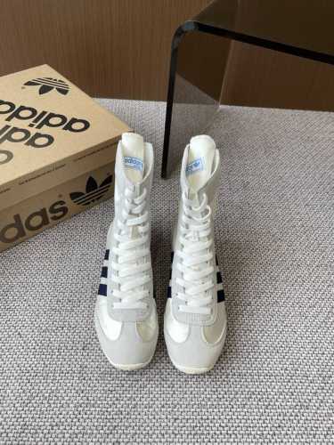 Adidas阿迪达斯 Jennie同款 Taekwondo 三叶草复古休闲运动鞋 时尚百搭 超多网红时尚博主种草 不得不说这设计这颜色太出片了 基本不用任何搭配