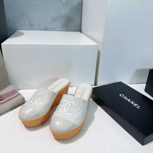 高品质出厂 ！顶级品质CHANEL香奈儿25春夏新品双c字母刺绣菱格鞋面坡跟厚底水台拖鞋！香奶奶家一贯的优雅名媛气质高级感十足！上脚非常nice～不管光脚穿或搭