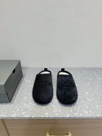 BALENCIAGA 巴黎世家 秋冬新款 勃肯毛拖 勃肯毛拖24秋冬秀款 脚感很舒服，原版麂皮面料随便简便穿搭 羊毛里 超级暖和 balenciaga正面大lo