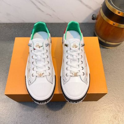 Gucci古奇 整体构造简约奢华高端潮牌 专柜同步新品 高版本高品质完美打造 金属元素被运用得淋漓尽致.朋克潮流的魅力适合各种出行.上脚你就是街头的焦点 鞋面意