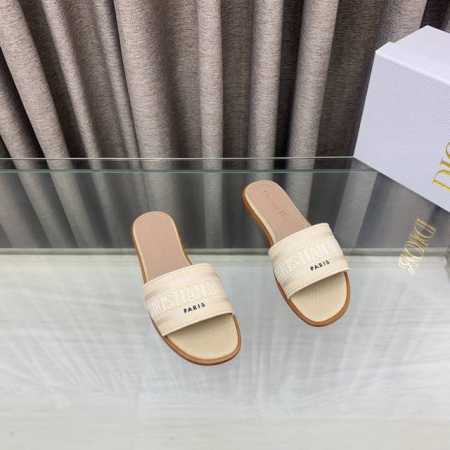 dior2025春夏新款Dway平底一字拖拼色女鞋 Cd字母Logo立体刺绣圆柱跟凉鞋 方头粗跟凉拖鞋 原版开发市面顶级版本 鞋面 原版一致水洗牛皮电绣高温水溶 - 点击图像关闭