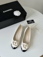 出厂价 代购级 Chanel 春夏新品山茶花单鞋系列 这一季山茶花系列真的超美 香奶奶家一贯的优雅名媛气质 高级感十足！上脚非常Nice～ 不管光脚穿或搭配裙装