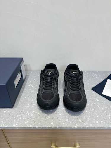 限男款 Dior迪奥x石头岛Stone Island 联名款B30系列 休闲 运动鞋 老爹鞋 原版购入开发 做货 这次精彩的合作堪称一场别开生面的对话，展现了非