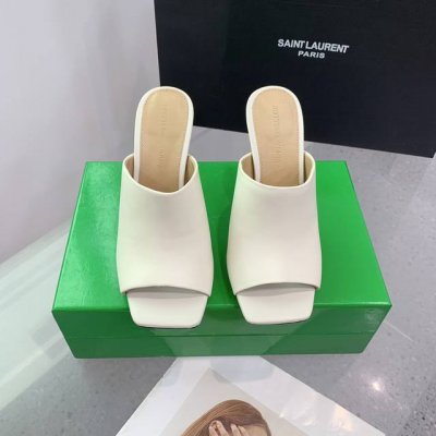 Bv Knot系列金属跟高跟拖鞋 这款方头拖鞋简直就是平底鞋的天花板啦 金属麻花跟 为了稳固耐穿特意采用特殊工艺 消除心理阴影 耐穿舒适 简约一块皮 性感舒适